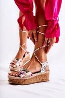 Bílá || Vícebarevná