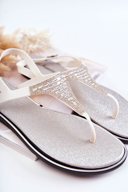 Dámske sandále s bielymi dekoráciami Atlanty