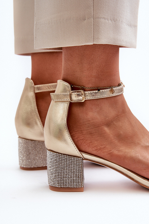 Dámske sandále z eko kože na zdobenom opätku zlaté Wiatalia