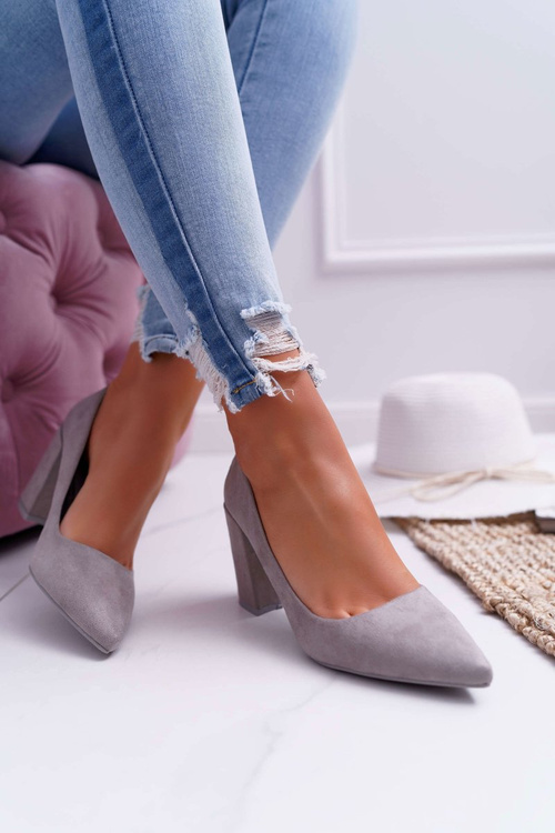 Dámske pumpy na stĺpe šedej nessky