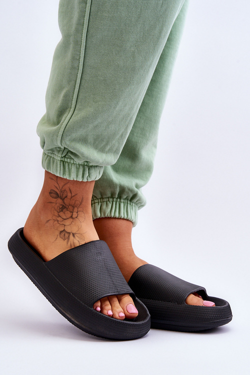 Módní pěnové pantofle na robustní platformě Černe Linnea