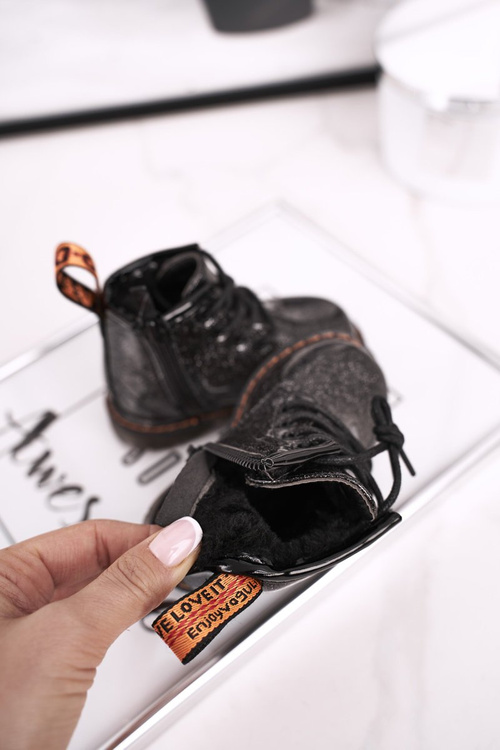 Detské topánky izolované zipsom lakovaným brokátom čiernej mistor