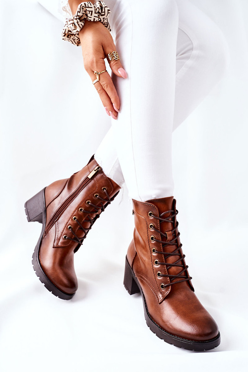 Dámske topánky na stĺpom izolovanom Camel Dunaff