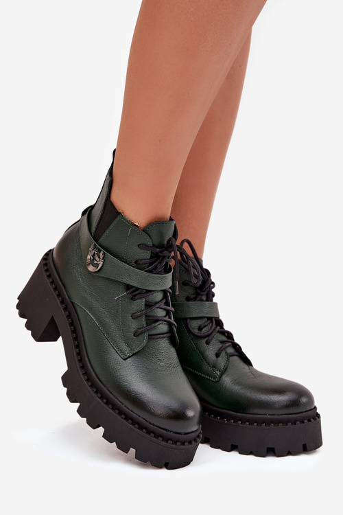 Kožené dámské boty na klínku s ozdobným páskem zateplené Zazoo 60557 tmavě zelené