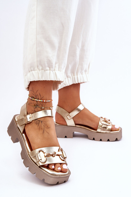 Dámske kožené sandále s ozdobou zlatého emori