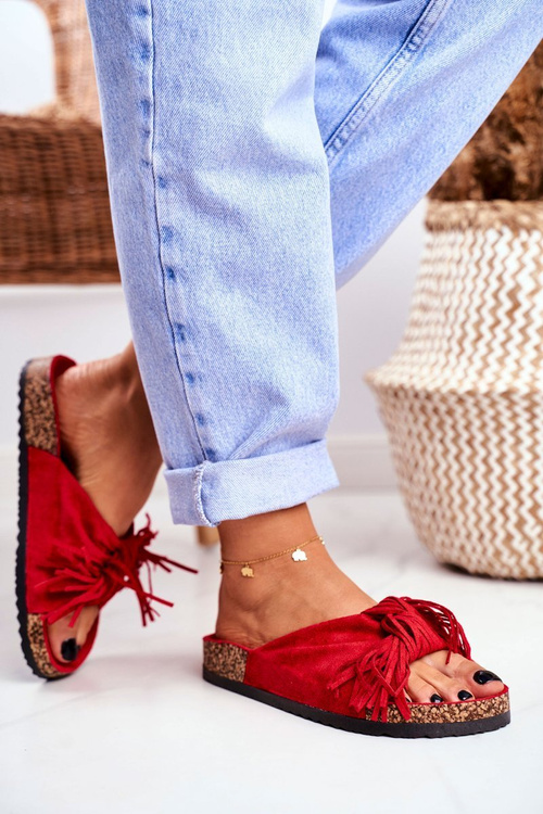 Dámske červené papuče na dopravnej zápche Marina