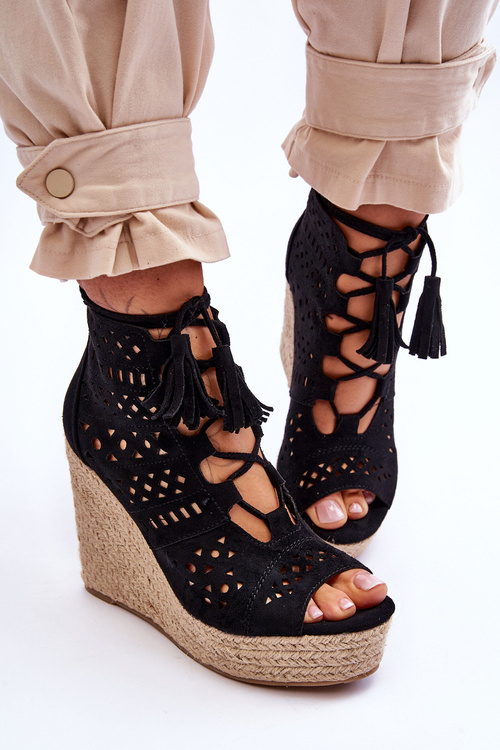 Semišové prolamované boty na klínku Černá Berthe