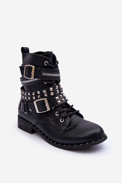 Detské topánky s cvočkami, čiernymi svorkami