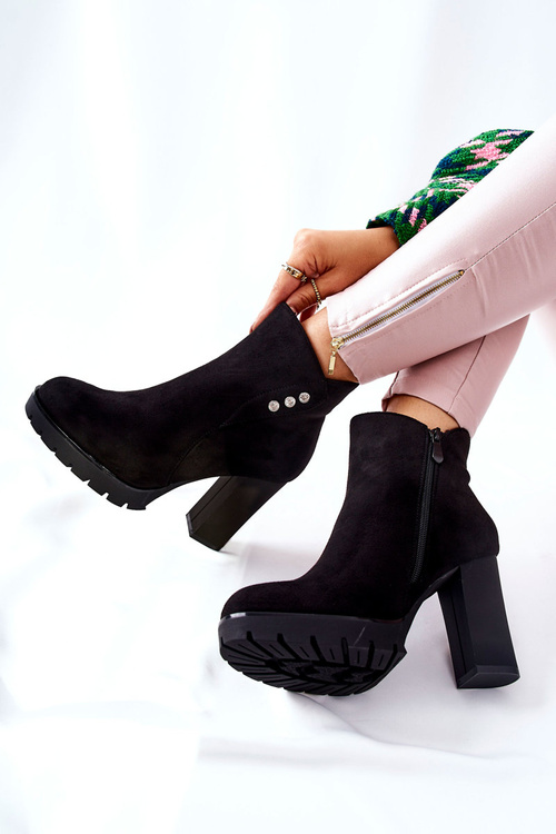 Semišové Kotníkové Boty Na Podpatku Černe Lagerlla