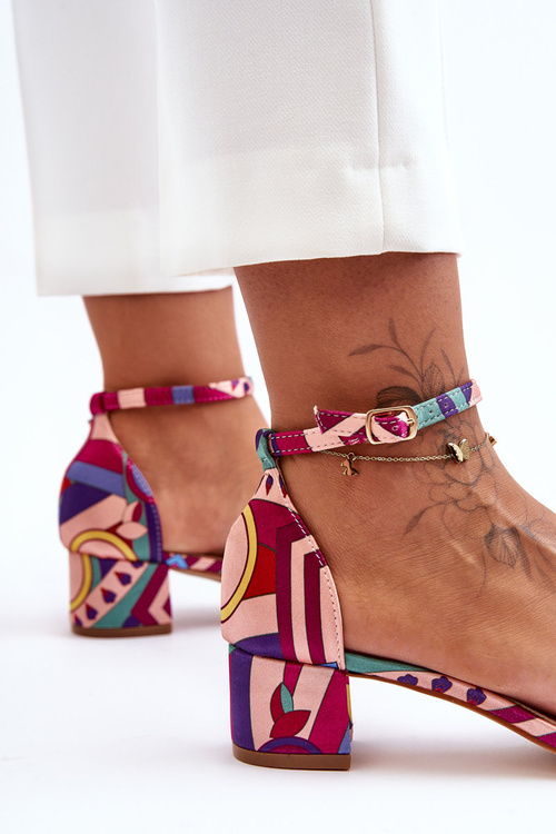 Satin High podpätky s červeným mixom ma inšpirujú!