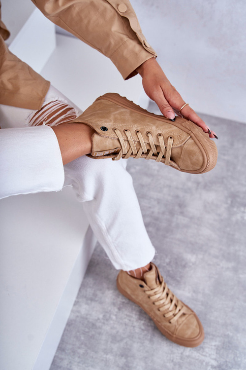 Dámske tenisky s veľkou hviezdou High Izolované Camel GG274072