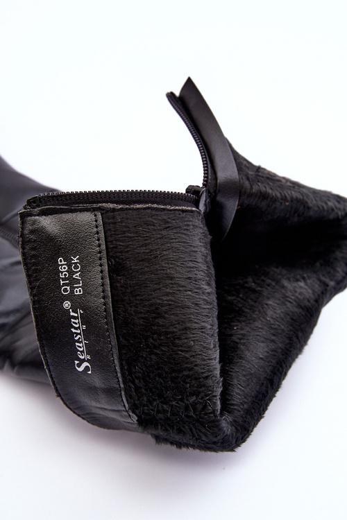 Kožené topánky na vysokom podpätku pred kolennými čiernymi serpenmi