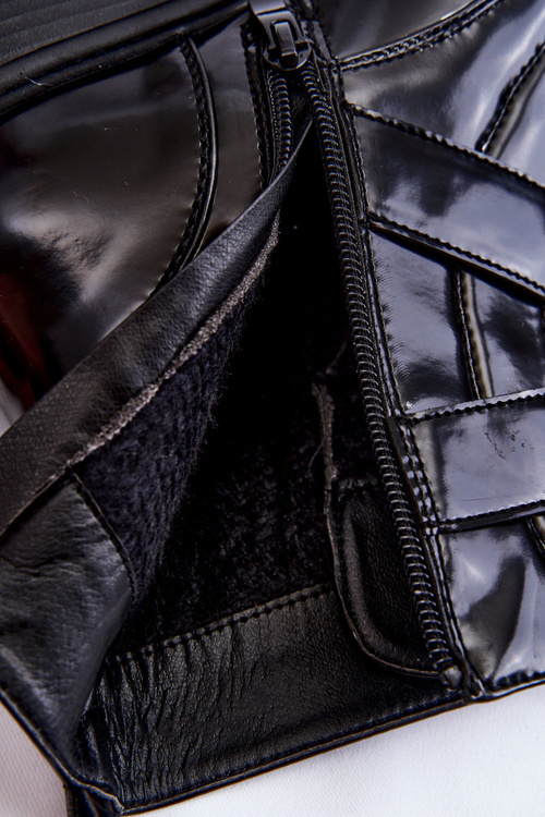 Izolované päty žien s čiernym zipsom Joshie