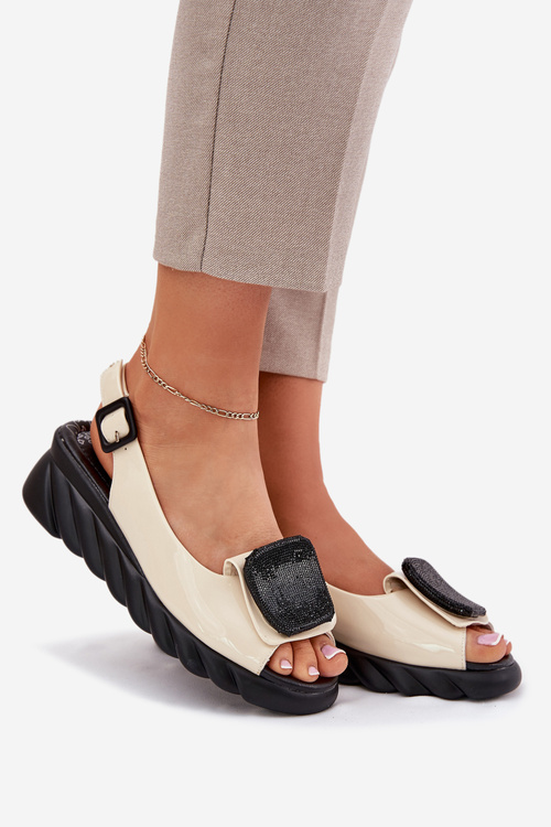 Kožené Lakované Dámske Sandále Na Klíne s Ozdobou Artiker Béžové 56C1567