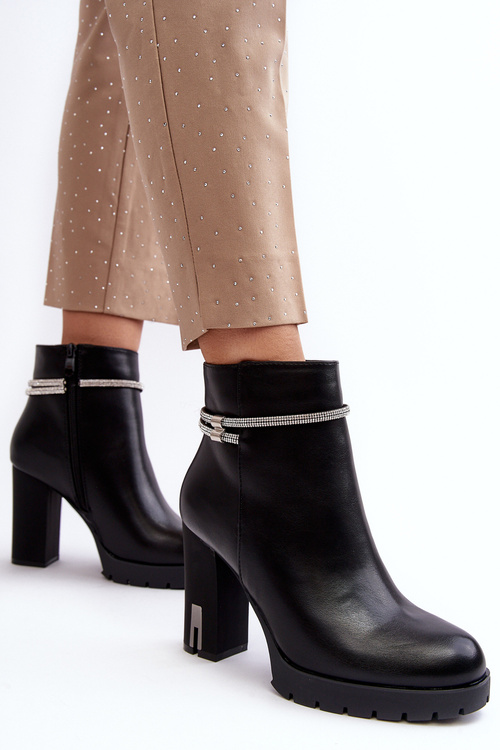 Dámské boty na sloupku s ozdobou černé Carolla