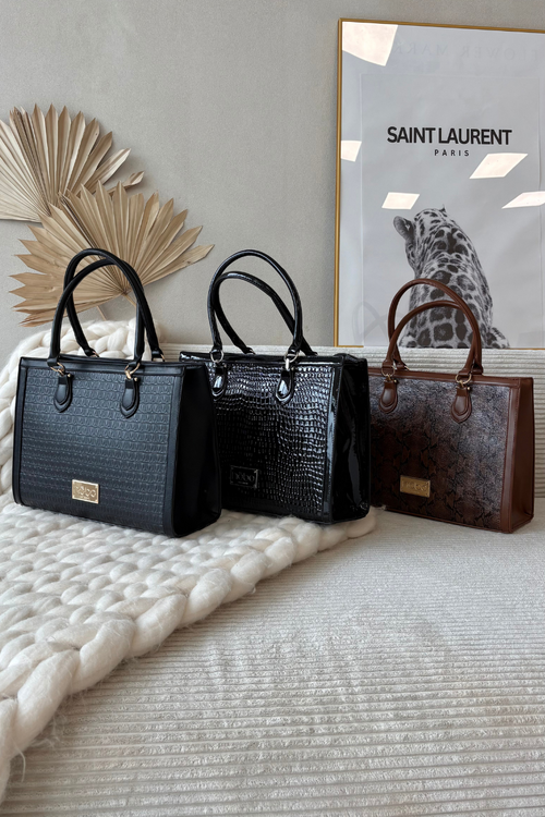 Lakovaná kabelka s vyraženým vzorem NOBO BAG6150-M20 Černá