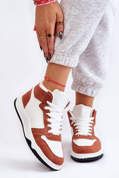 Vysoké dámske športové topánky povesti biele a ťavové tenisky