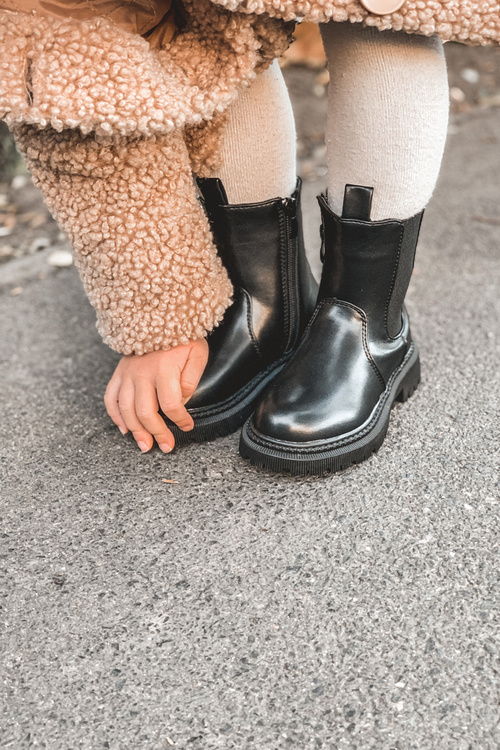 Detské topánky izolované čierne Aletris