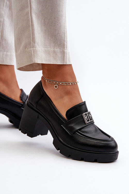 Dámske topánky na robustnom opätku s ozdobou Čierne Ranunca