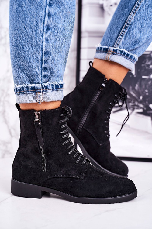 Klasické ženské izolované čierne jednoduché semišové topánky