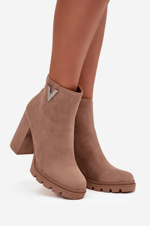 Dámské kotníkové boty s izolací na klínku s ozdobným detailem béžové Briella