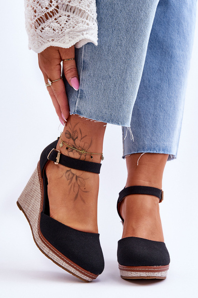 Dámské klasické sandály na klínu černá Malani