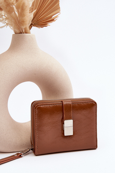 Dámske lakované portfólio portfólio s eko -geather hnedým nakloneným