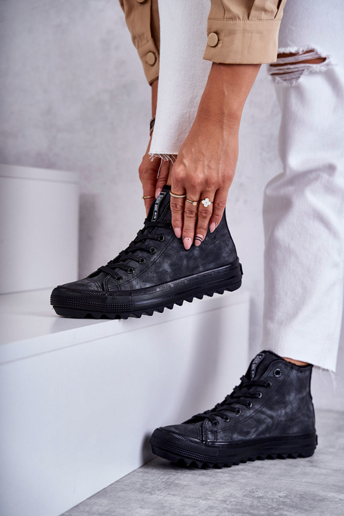 Dámske tenisky s veľkou hviezdou High Izolované čiernymi GG274069