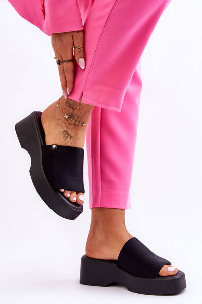 Dámské pantofle na platformě Cerne Carmela