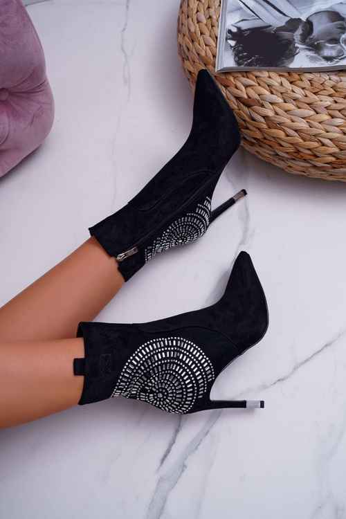 Dámske topánky na čiernom módnom špendlíku