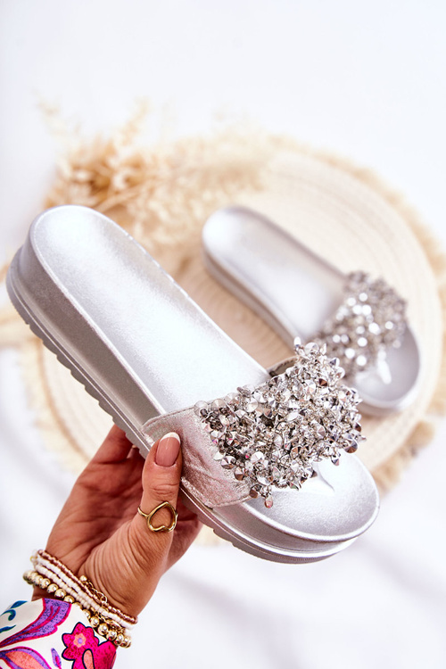 Dámské pantofle na platformě s ornamenty stříbrne Almina