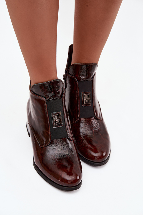Kožené lakované kotníčkové boty na klínu s ozdobným detailem zateplené Zazoo 60560 tmavě hnědé