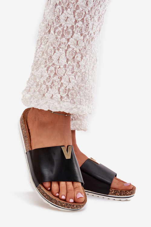 Dámske Šľapky Na Korkovej Platforme S Dekoratívnym Detailom Čierne Vessira