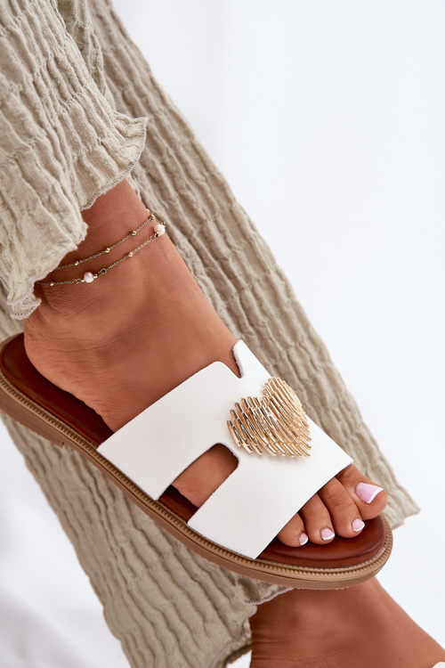 Dámske ploché sandále so zlatou ozdobou biele Karinma
