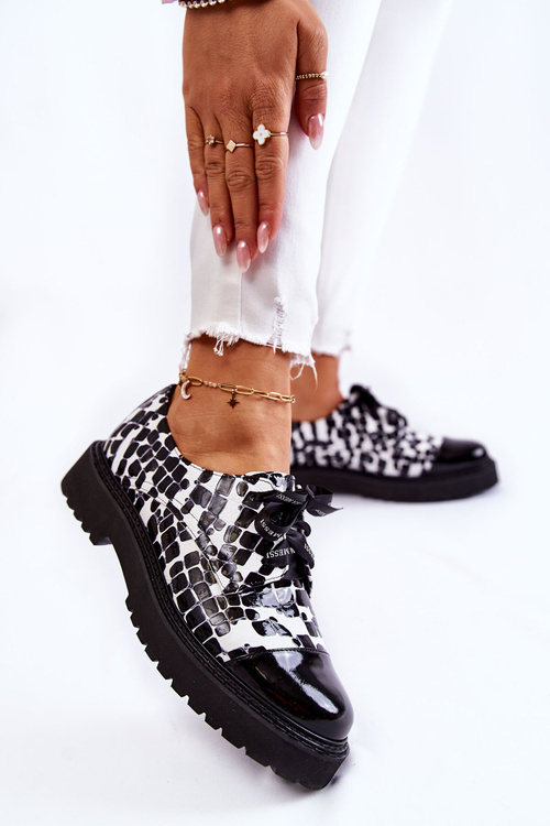 Lakované šněrovací boty Laura Messi 2441 Černo-bíle