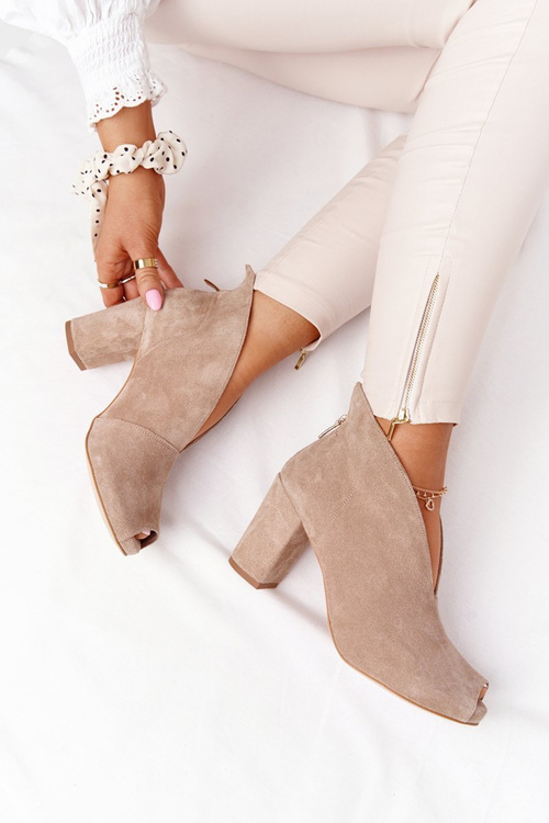 Semišové Boty Na Sloupku S řezem Exquisite 1243 Béžové