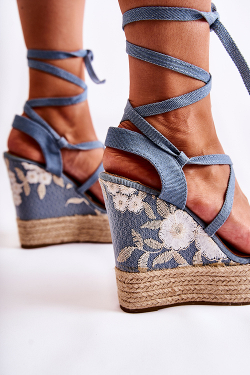 Módní vázané sandály na klínku modre Recife