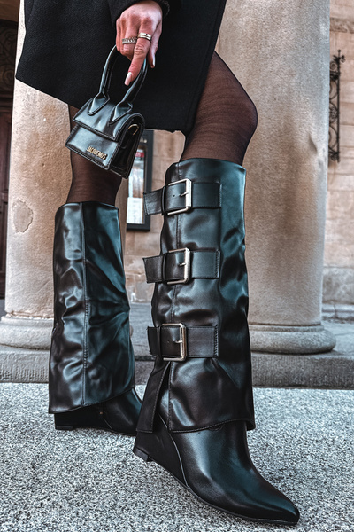 Dámské kozačky na platformě s ohnutým horním lemem a stříbrnými přezkami Černé Sarisse