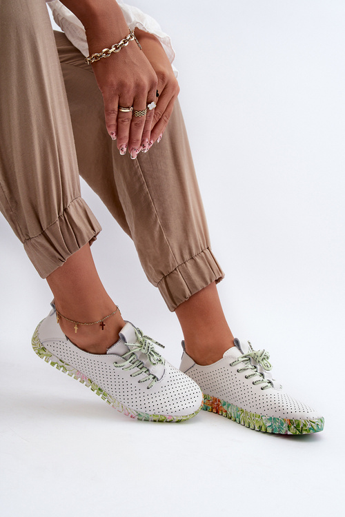 Dámske kožené topánky s bielymi šnurovkami Farnalea