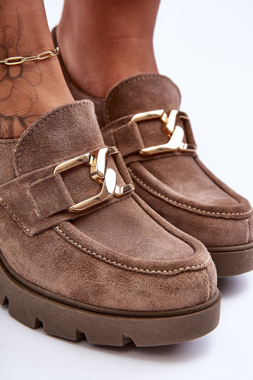 Elegantné topánky na stĺpi