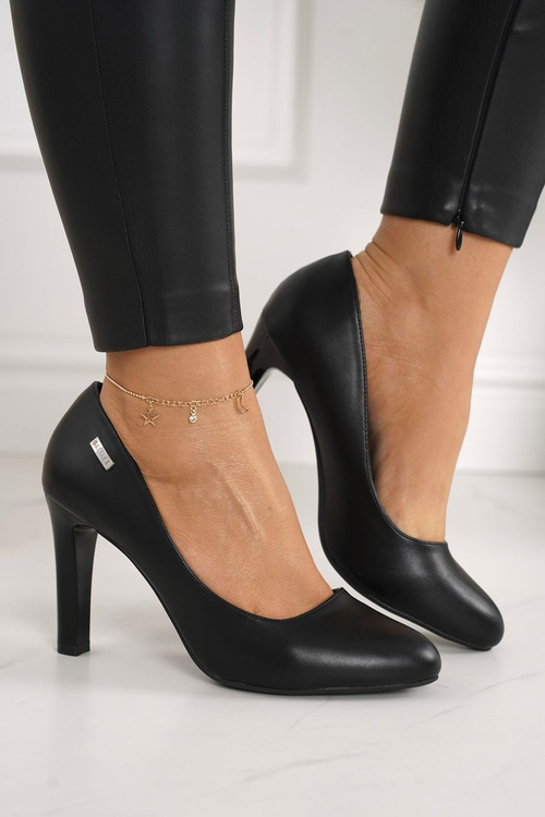 Klasické čerpadlá na čiernom post eliana