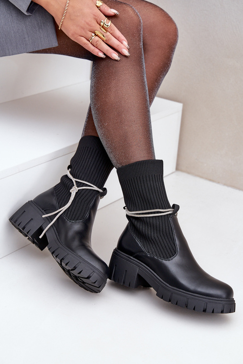 Boty Se Zápatím A Lesklým Šněrováním Černé Dinarca