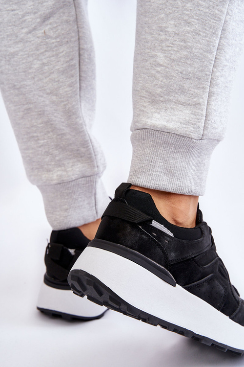 Dámske športové topánky na platforme Czarne Dakari