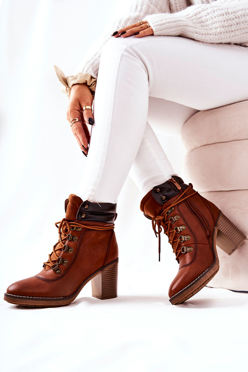 Boty na jehlovém podpatku Izolované Camel Charmmis