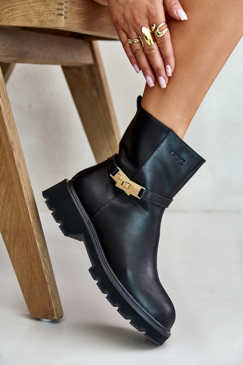 Kožené Dámske Čižmy S Pásom Zateplené GOE OO2N4150 Čierne