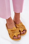 Kožené dámske sandále na klíne s ozdobným kvetom Artiker 52C0504 žlté