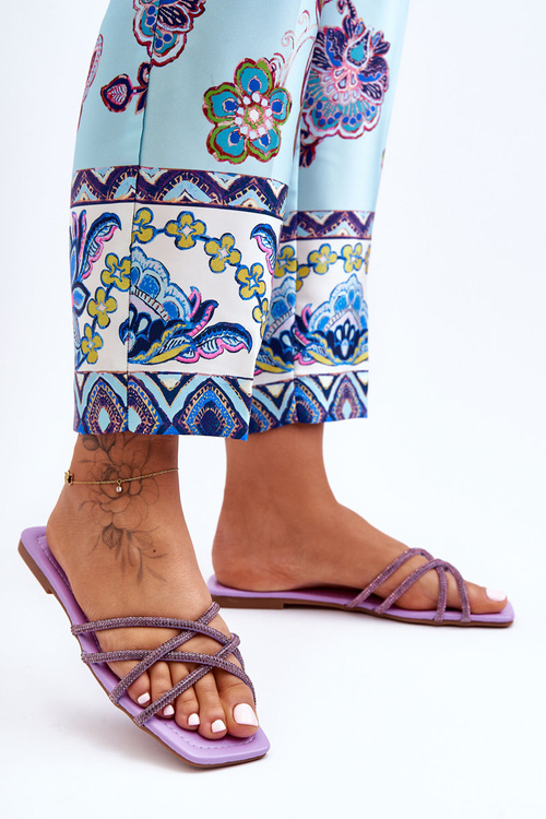 Ženské papuče žien Leomi s popruhmi a kamienkami