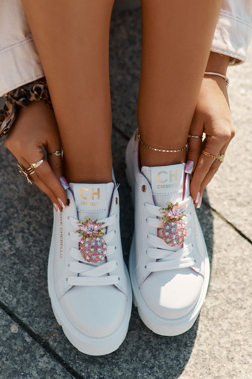 Kožené tenisky s ozdobnou broží ananas CheBello 4651 bílé