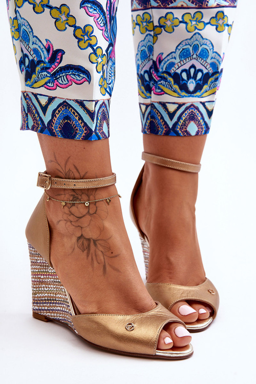 Kožené Sandály Na Koturnu Laura Messi 2603/784 Zlate