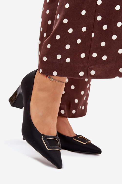 Lodičky na podpätku s ozdobnou sponou čierne Seriva